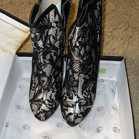 Colin Stuart lace booties size 9 - Picture 6 of 6